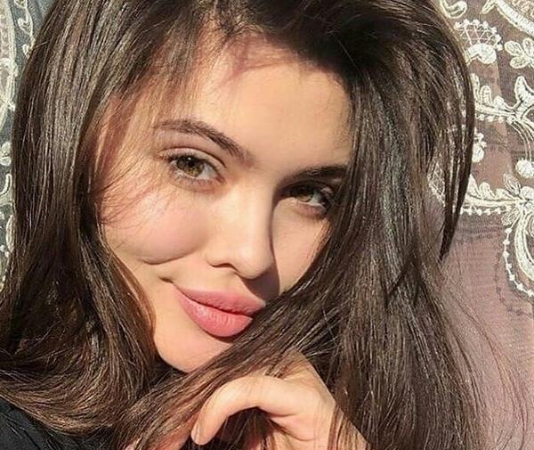 عکس دختر فیک و واقعی