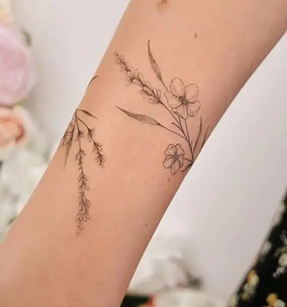 عکس تاتو گل روی دست مردانه ساده