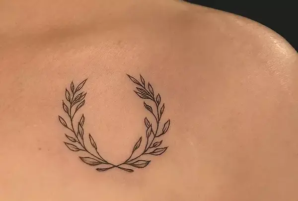 عکس تاتو صورت فلکی ماه مرداد