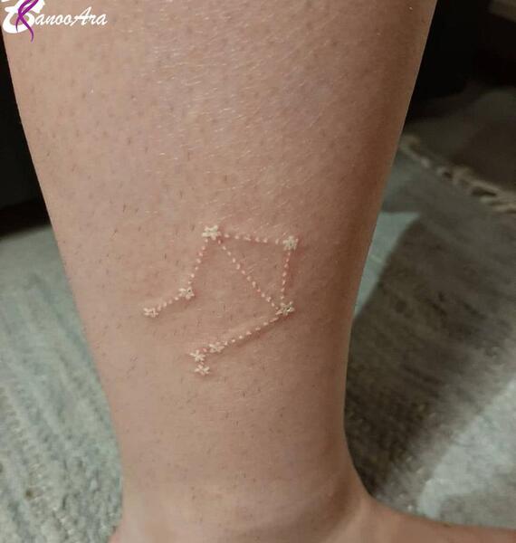 عکس تاتو صورت فلکی ماه اذر