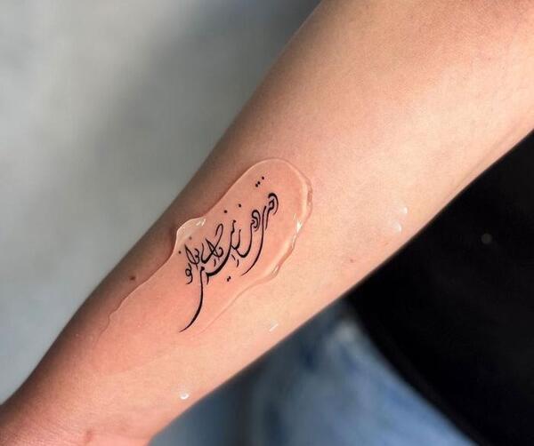 عکس تتو شعر فارسی روی دست