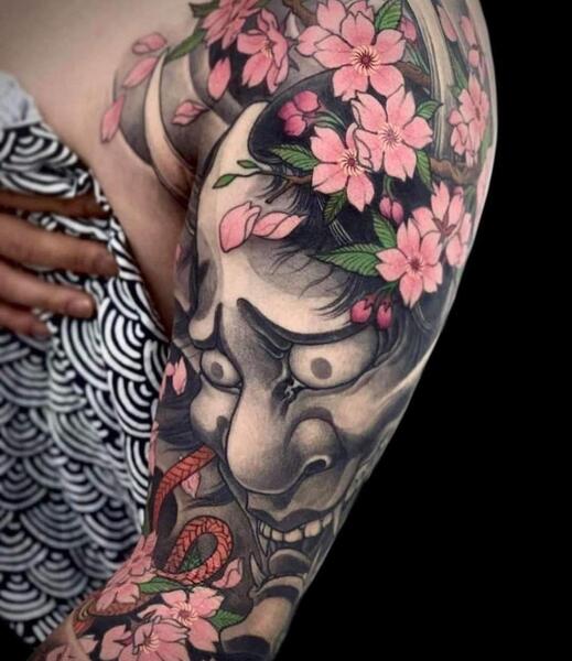 عکس تاتو روی گردن ژاپنی