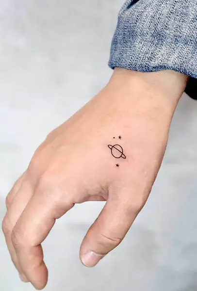 عکس تاتو روی ساعد دست پسرانه