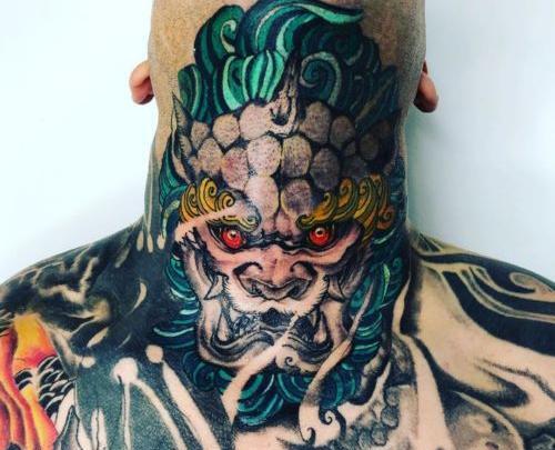 عکس تاتو روی دست مردانه پلمپ