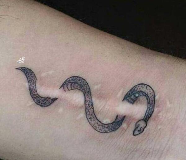 عکس تاتو چاقو روی انگشت