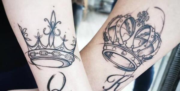 عکس تاتو تاج رو دست