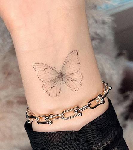 عکس تاتو پروانه روی ترقوه