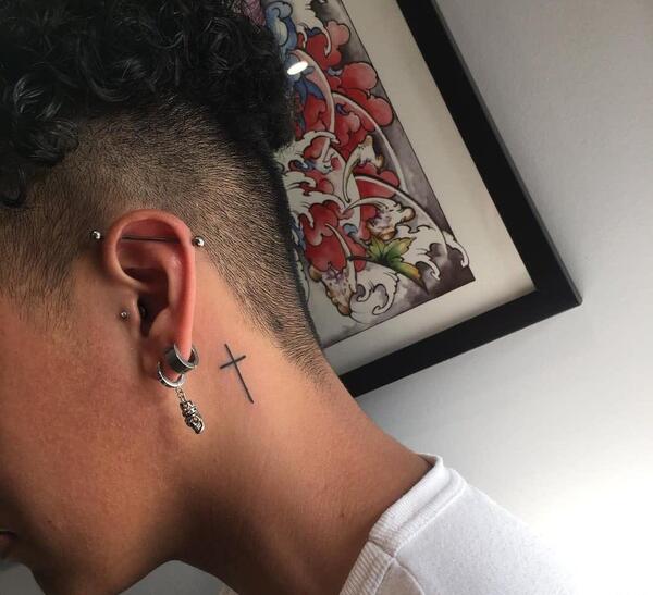 عکس تاتو برای گردن مرد
