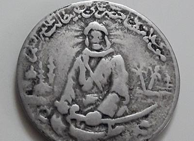 سکه قدیمی که عکس امام علی