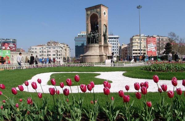 عکس از میدان تکسیم استانبول