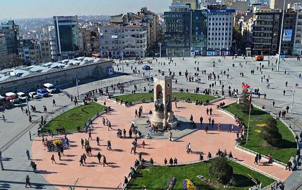 عکس از میدان تکسیم استانبول
