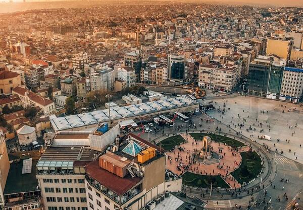 عکس از میدان تکسیم استانبول