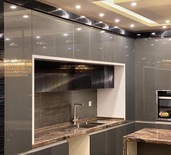 عکس کابینت سفید نقره ای