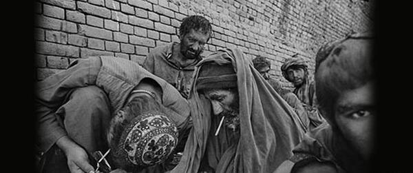 عکس خنده دار تریاک کشیدن