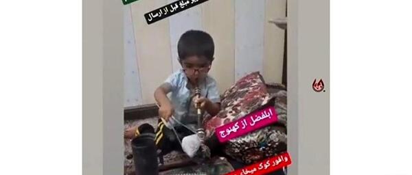 عکس مرد در حال تریاک کشیدن