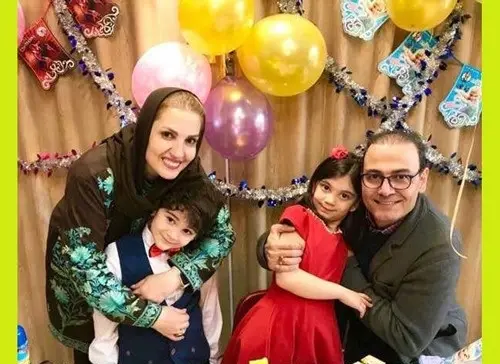 عکس تولد منیره