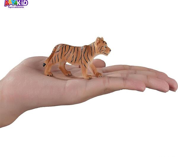 عکس بچه ببر نارنجی