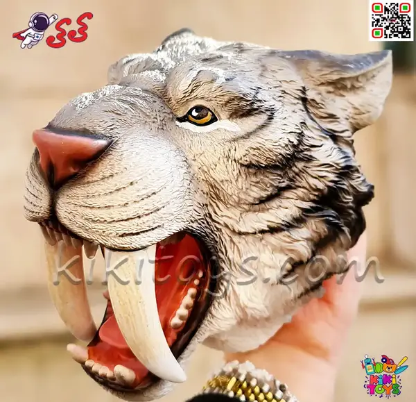 عکس واقعی ببر دندان خنجری