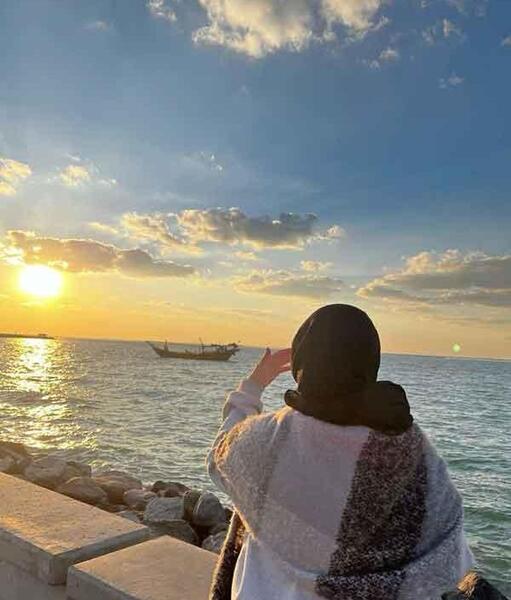 عکس رفیقانه با حجاب
