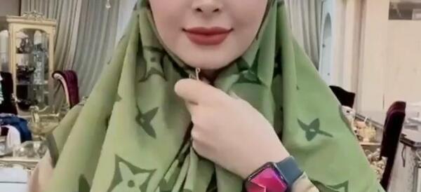 عکس بستن روسری با حجاب