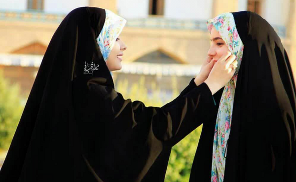 عکس رفیق دخترونه با حجاب