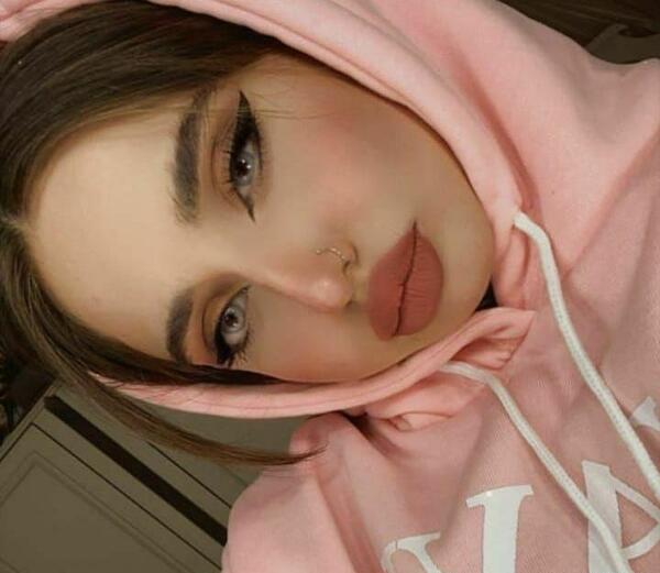 عکس نیکا برای پروفایل
