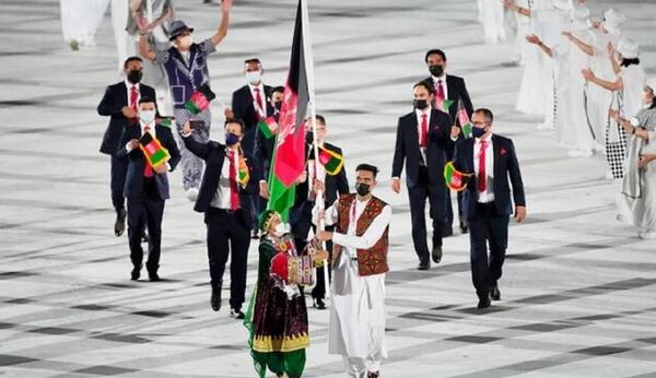 عکس پرچم افغانستان با پسر