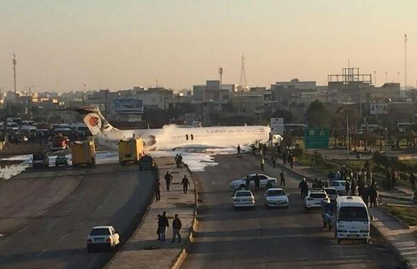 عکس هواپیما در فرودگاه اهواز