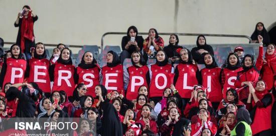 عکس دختر پرسپولیسی در ورزشگاه آزادی
