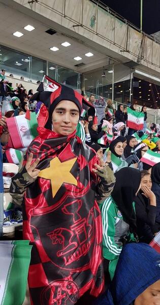عکس دختران پرسپولیسی در ورزشگاه آزادی