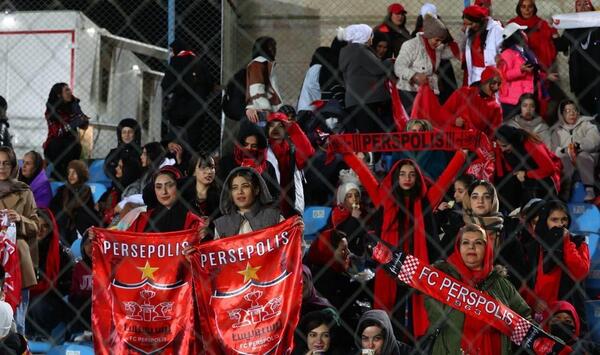 عکس دختران پرسپولیسی در ورزشگاه آزادی