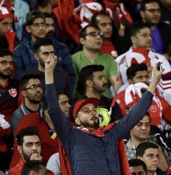 عکس دختران پرسپولیسی در ورزشگاه آزادی