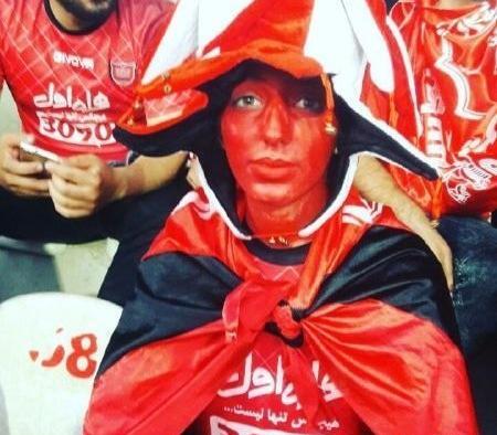 عکس دختران پرسپولیسی در ورزشگاه آزادی