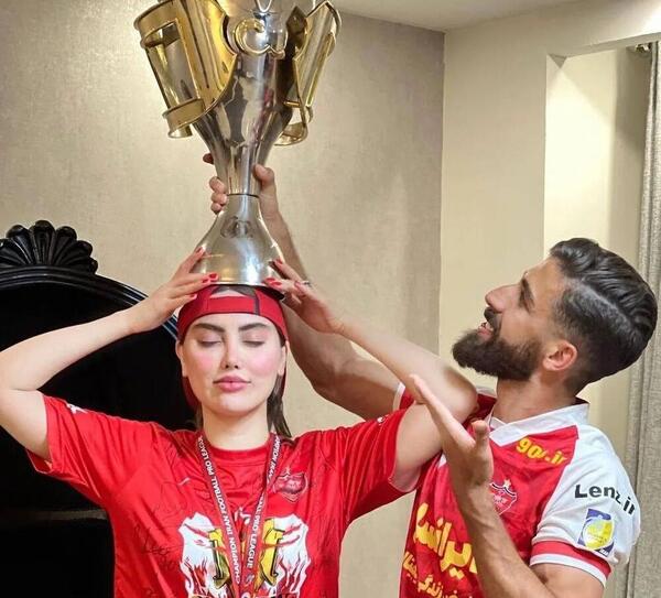 عکس زن فرشاد آزادی