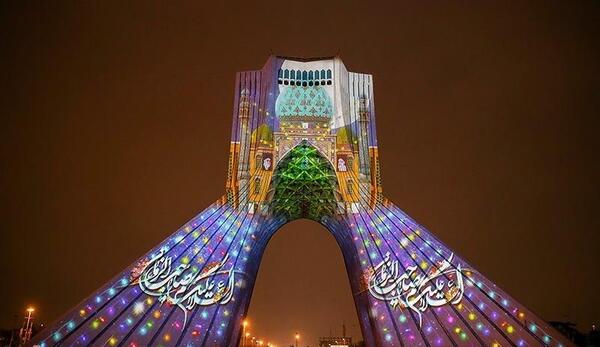 عکس میدان آزادی در شب
