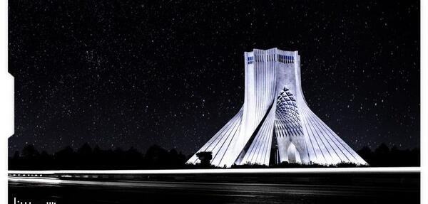 عکس میدان آزادی در شب