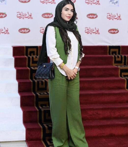 عکس جدید آزاده زارعی و همسرش