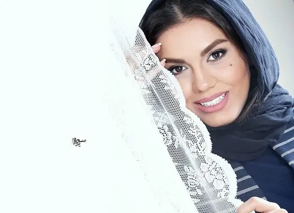 عکس جدید آزاده زارعی و همسرش
