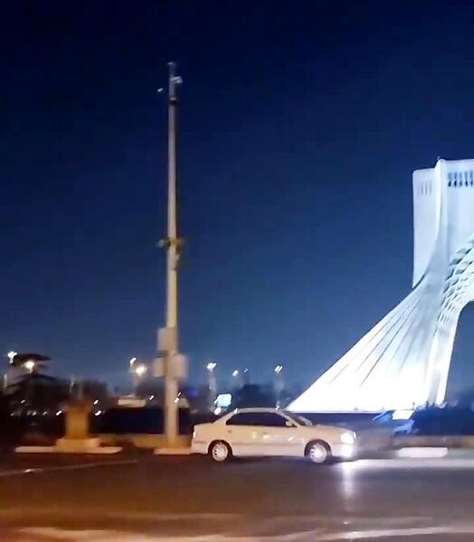 عکس برج آزادی تهران در شب