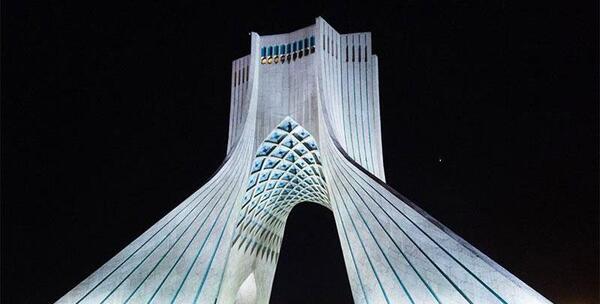 عکس برج آزادی تهران در شب
