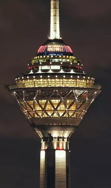 عکس برج آزادی تهران در شب