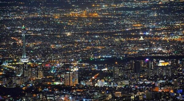 عکس برج آزادی تهران در شب