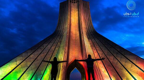 عکس برج آزادی تهران در شب