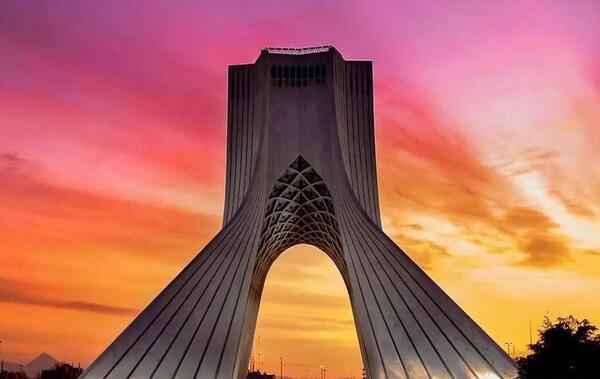 عکس با برج آزادی