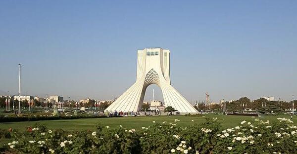 عکس با برج آزادی