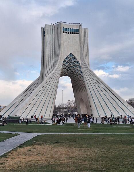 عکس با برج آزادی