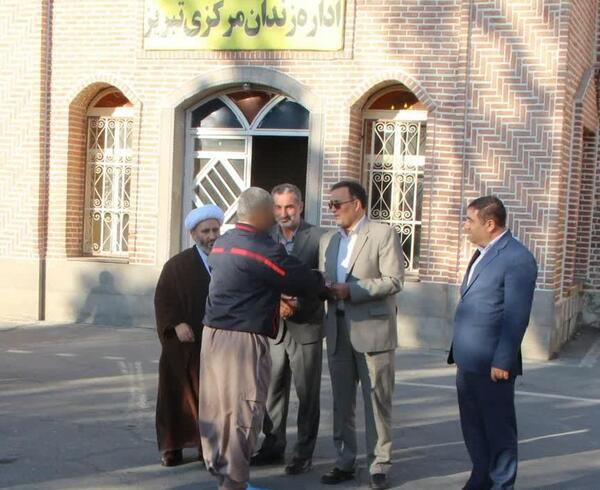 عکس برای ازادی زندانی
