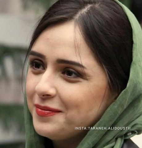 عکس آزادی ترانه علیدوستی از زندان