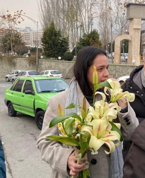 عکس آزادی ترانه علیدوستی از زندان