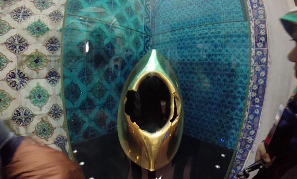 عکس لباس امام حسین در موزه